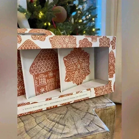 Cupcakes and Cashmere 4 Piece Holiday Gingerbread Theme Appetizer Plates - Picture 3 of 7